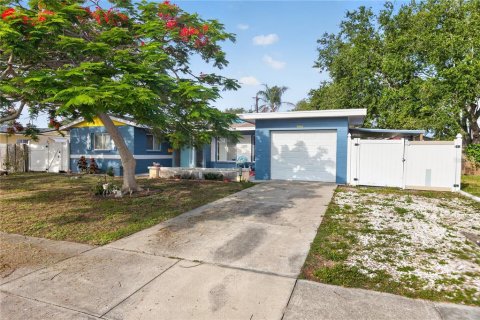 Casa en venta en Saint Petersburg, Florida, 3 dormitorios, 119.94 m2 № 2150730 - foto 2