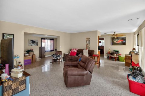 Casa en venta en Saint Petersburg, Florida, 3 dormitorios, 119.94 m2 № 2150730 - foto 5
