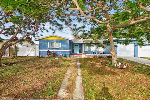 Casa en Saint Petersburg, Florida 3 dormitorios, 119.94 m2 № 2150730