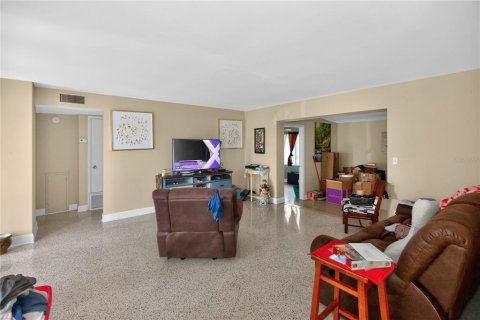 Casa en venta en Saint Petersburg, Florida, 3 dormitorios, 119.94 m2 № 2150730 - foto 6
