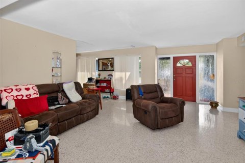 Casa en venta en Saint Petersburg, Florida, 3 dormitorios, 119.94 m2 № 2150730 - foto 4