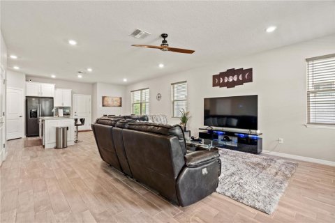 House in Odessa, Florida 3 bedrooms, 162.76 sq.m. № 2120278 - photo 10