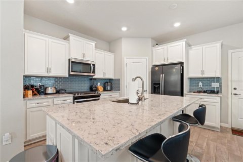 House in Odessa, Florida 3 bedrooms, 162.76 sq.m. № 2120278 - photo 15