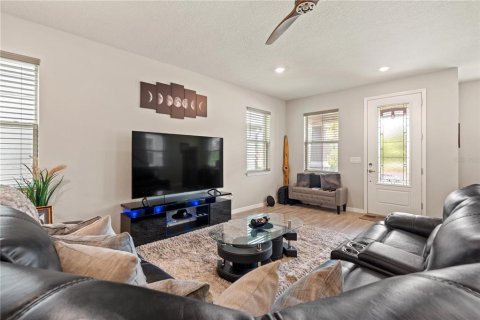 House in Odessa, Florida 3 bedrooms, 162.76 sq.m. № 2120278 - photo 11