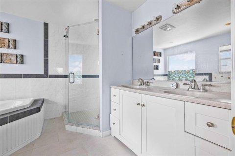 Casa en venta en Saint Petersburg, Florida, 5 dormitorios, 292.08 m2 № 1725143 - foto 19