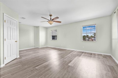 Casa en venta en Saint Petersburg, Florida, 5 dormitorios, 292.08 m2 № 1725143 - foto 18