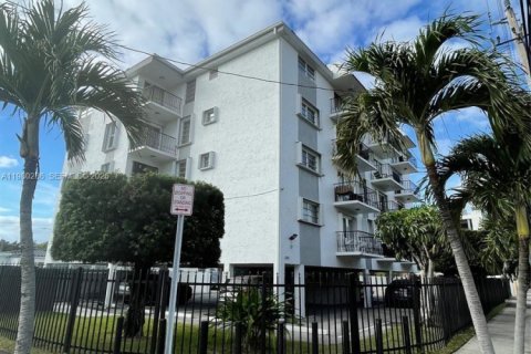 Condo à Miami, Floride, 1 chambre  № 2046479