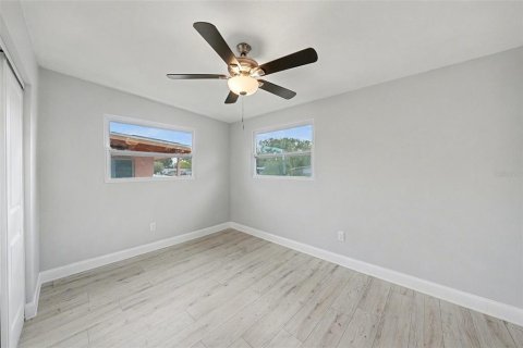 House in Clearwater, Florida 4 bedrooms, 173.17 sq.m. № 2231261 - photo 16
