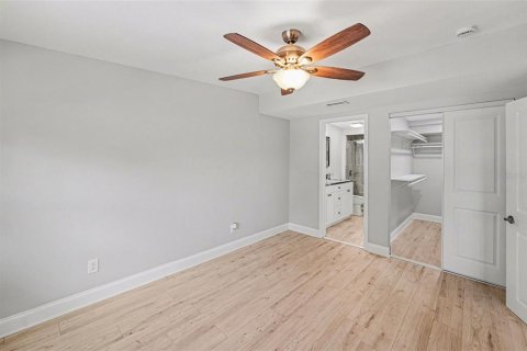 House in Clearwater, Florida 4 bedrooms, 173.17 sq.m. № 2231261 - photo 10