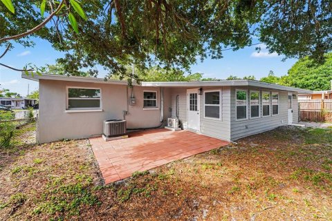 House in Clearwater, Florida 4 bedrooms, 173.17 sq.m. № 2231261 - photo 23