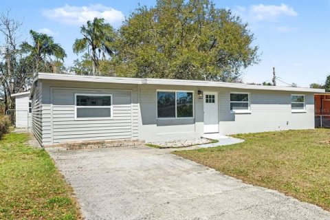 House in Clearwater, Florida 4 bedrooms, 173.17 sq.m. № 2231261