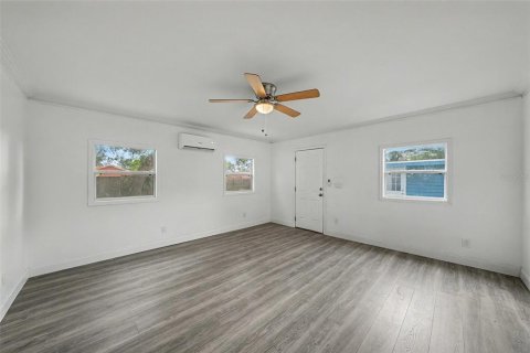 House in Clearwater, Florida 4 bedrooms, 173.17 sq.m. № 2231261 - photo 20