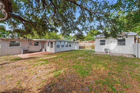 House in Clearwater, Florida 4 bedrooms, 173.17 sq.m. № 2231261 - photo 24