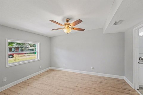 House in Clearwater, Florida 4 bedrooms, 173.17 sq.m. № 2231261 - photo 9