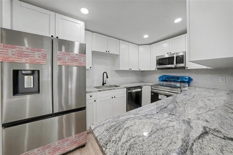 House in Clearwater, Florida 4 bedrooms, 173.17 sq.m. № 2231261 - photo 6