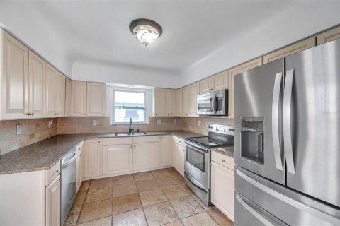 House in Saint Petersburg, Florida 2 bedrooms, 142.98 sq.m. № 1811065 - photo 13