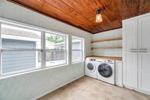 House in Saint Petersburg, Florida 2 bedrooms, 142.98 sq.m. № 1811065 - photo 17