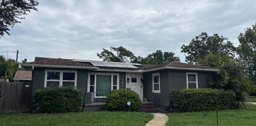 House in Saint Petersburg, Florida 2 bedrooms, 142.98 sq.m. № 1811065
