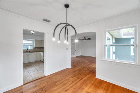 House in Saint Petersburg, Florida 2 bedrooms, 142.98 sq.m. № 1811065 - photo 10