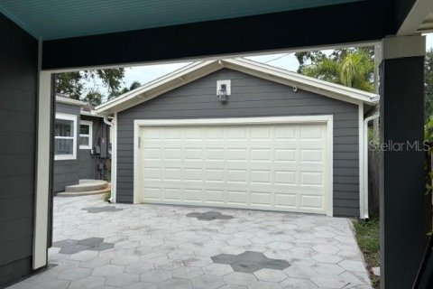 House in Saint Petersburg, Florida 2 bedrooms, 142.98 sq.m. № 1811065 - photo 3