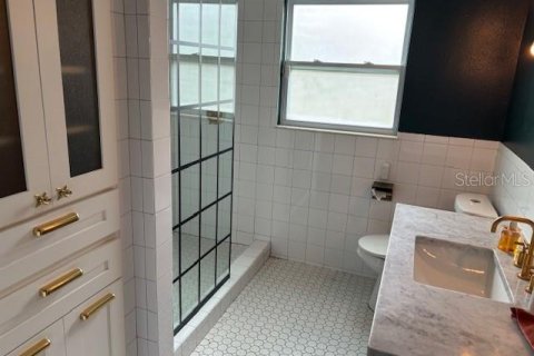 House in Saint Petersburg, Florida 2 bedrooms, 142.98 sq.m. № 1811065 - photo 7