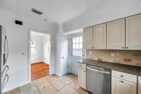 House in Saint Petersburg, Florida 2 bedrooms, 142.98 sq.m. № 1811065 - photo 16