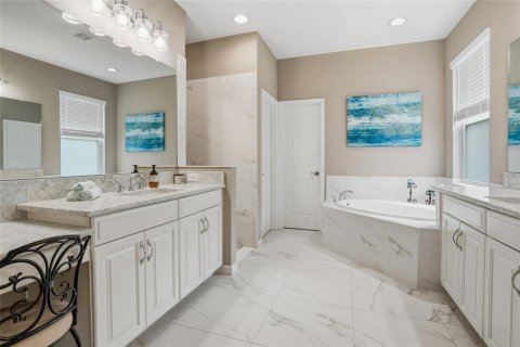 House in Wesley Chapel, Florida 6 bedrooms, 448.07 sq.m. № 2339058 - photo 26