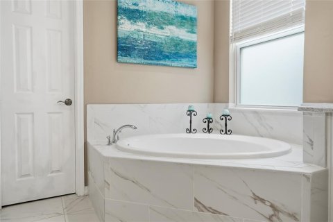House in Wesley Chapel, Florida 6 bedrooms, 448.07 sq.m. № 2339058 - photo 27