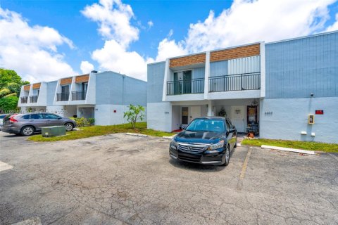 Townhouse in Hollywood, Florida 3 bedrooms, 126.35 sq.m. № 1696852 - photo 3