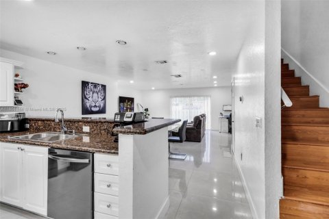Townhouse in Hollywood, Florida 3 bedrooms, 126.35 sq.m. № 1696852 - photo 4