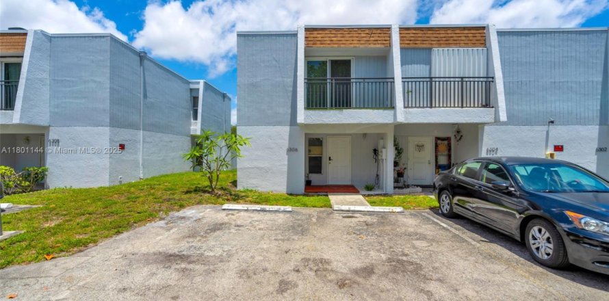 Townhouse in Hollywood, Florida 3 bedrooms, 126.35 sq.m. № 1696852