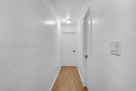 Townhouse in Hollywood, Florida 3 bedrooms, 126.35 sq.m. № 1696852 - photo 20
