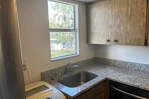 Condo in Pinellas Park, Florida, 2 bedrooms  № 2091951 - photo 5