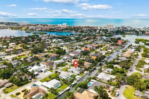 House in Sarasota, Florida 4 bedrooms, 255.2 sq.m. № 2396197 - photo 6