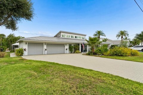 House in Sarasota, Florida 4 bedrooms, 255.2 sq.m. № 2396197 - photo 7