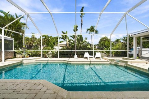 House in Sarasota, Florida 4 bedrooms, 255.2 sq.m. № 2396197 - photo 3