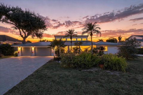 House in Sarasota, Florida 4 bedrooms, 255.2 sq.m. № 2396197 - photo 2