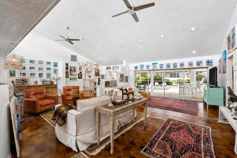 House in Sarasota, Florida 4 bedrooms, 255.2 sq.m. № 2396197 - photo 17