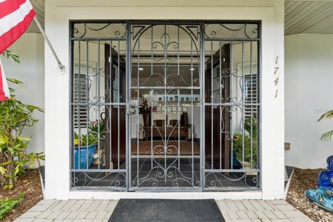 House in Sarasota, Florida 4 bedrooms, 255.2 sq.m. № 2396197 - photo 9