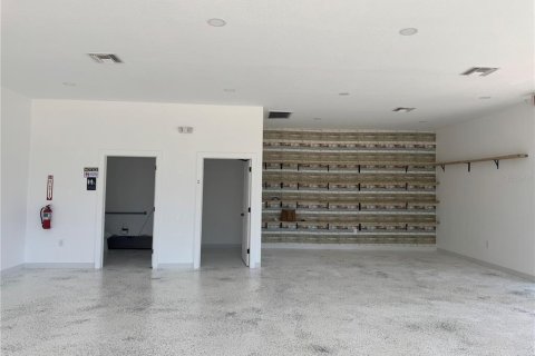 Commercial property in Sarasota, Florida 92.9 sq.m. № 1908920 - photo 4