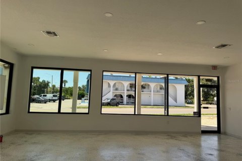 Commercial property in Sarasota, Florida 92.9 sq.m. № 1908920 - photo 3