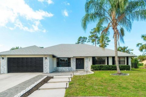 House in Wellington, Florida 5 bedrooms, 244.33 sq.m. № 2243516