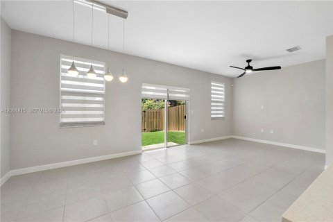Touwnhouse à vendre à Coral Springs, Floride: 3 chambres, 124.86 m2 № 2289217 - photo 15