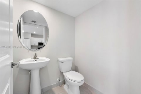 Touwnhouse à vendre à Coral Springs, Floride: 3 chambres, 124.86 m2 № 2289217 - photo 16