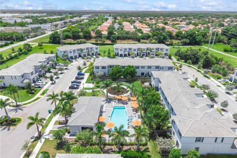 Touwnhouse à vendre à Coral Springs, Floride: 3 chambres, 124.86 m2 № 2289217 - photo 3