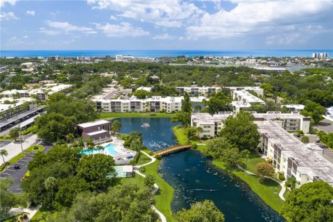 Condo in Largo, Florida, 2 bedrooms  № 2379215 - photo 26