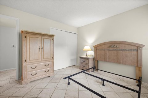 Condo in Largo, Florida, 2 bedrooms  № 2379215 - photo 22