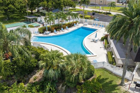 Condo in Largo, Florida, 2 bedrooms  № 2379215 - photo 30