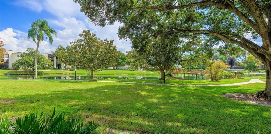 Condo in Largo, Florida, 2 bedrooms  № 2379215