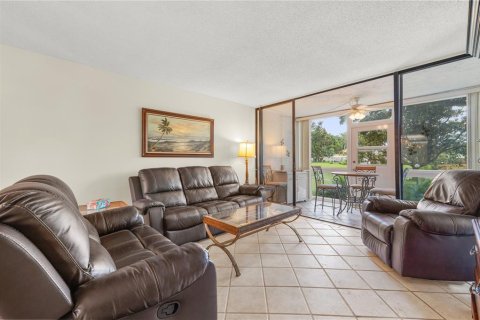 Condo in Largo, Florida, 2 bedrooms  № 2379215 - photo 5